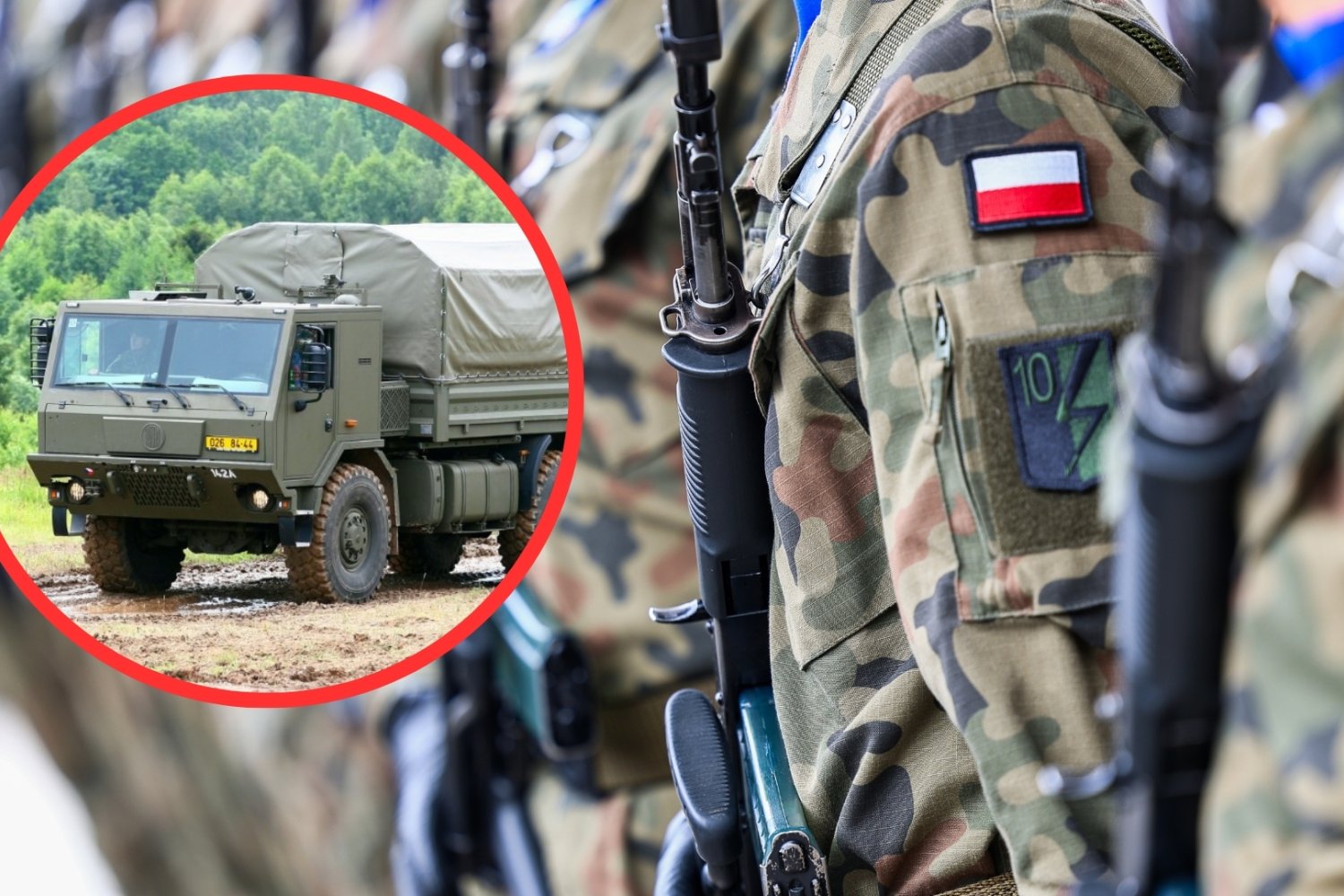 Czeska ciężarówka Tatra. Polska armia stojąca w rzędzie na baczność.