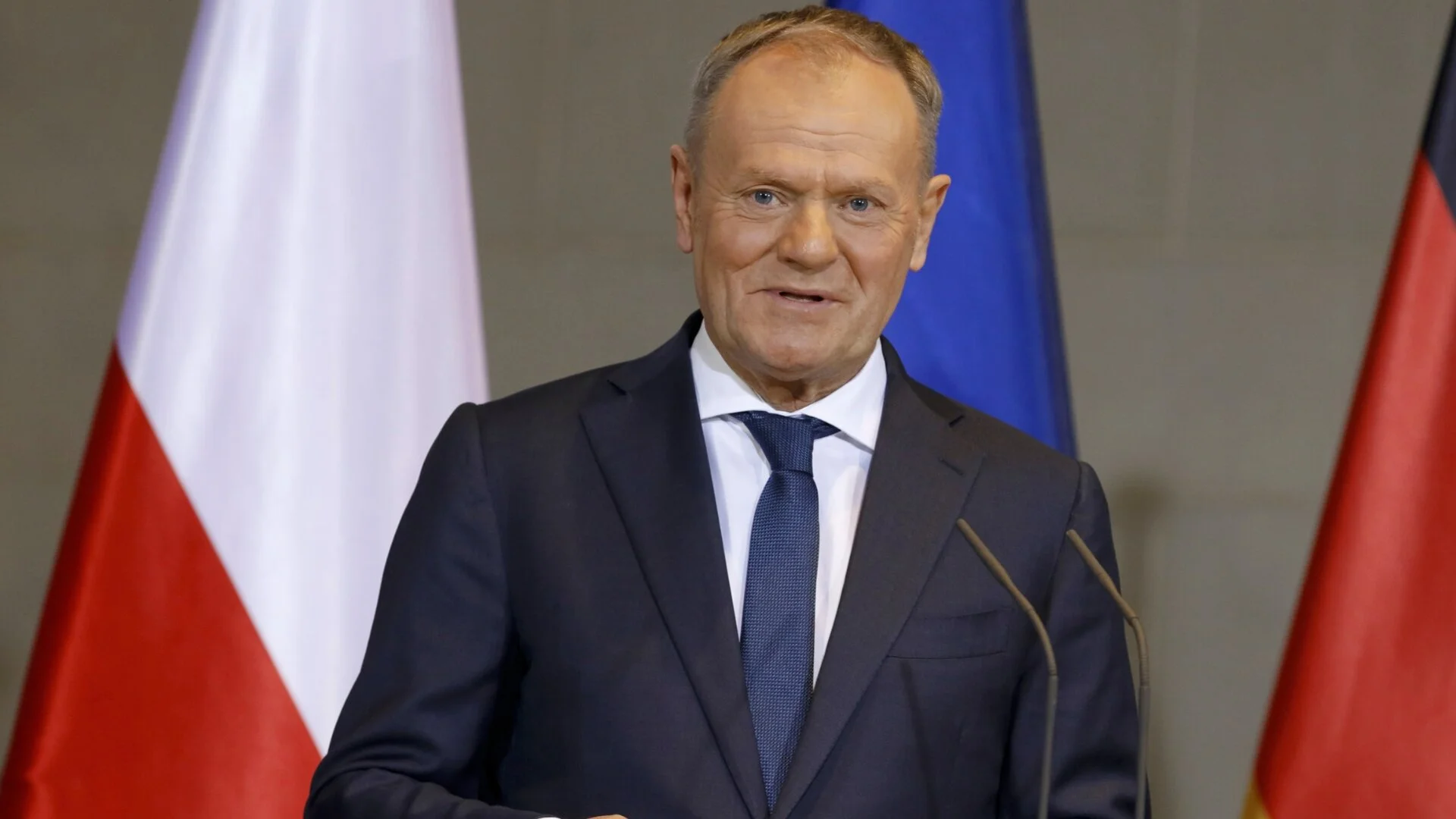 Nowy sondaż pokazuje, jak Polacy ocenili działania rządu. Chodzi o ataki na szkoły donald tusk