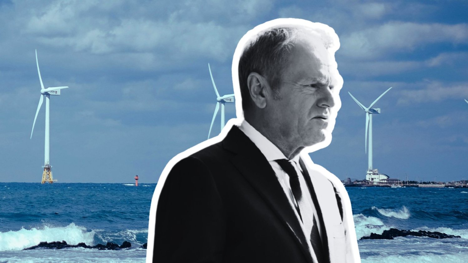 Historyczny moment na Bałtyku. Popłynął pierwszy prąd z polskich farm wiatrowych Donald Tusk na tle morskich wiatraków