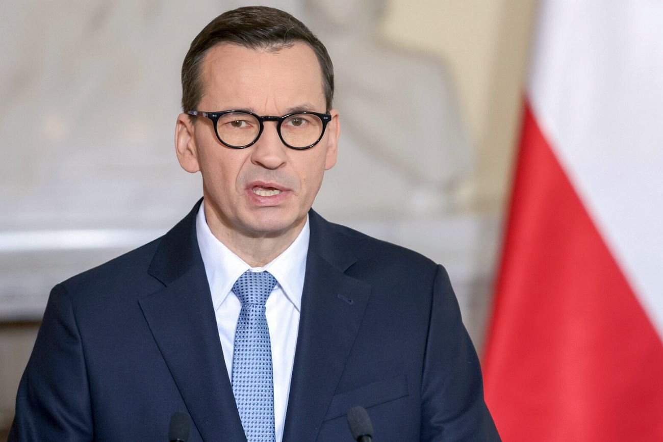 Opowieści Morawieckiego o mafiach VAT i odzyskanych miliardach "na dzieci" to bajki, w których nic się nie zgadza