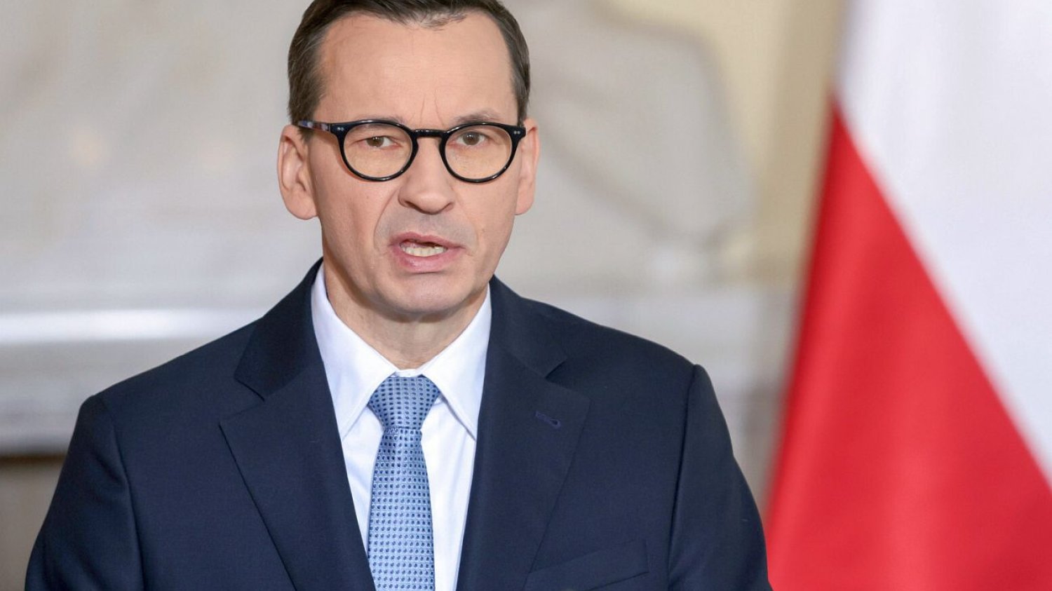 Opowieści Morawieckiego o mafiach VAT i odzyskanych miliardach "na dzieci" to bajki, w których nic się nie zgadza