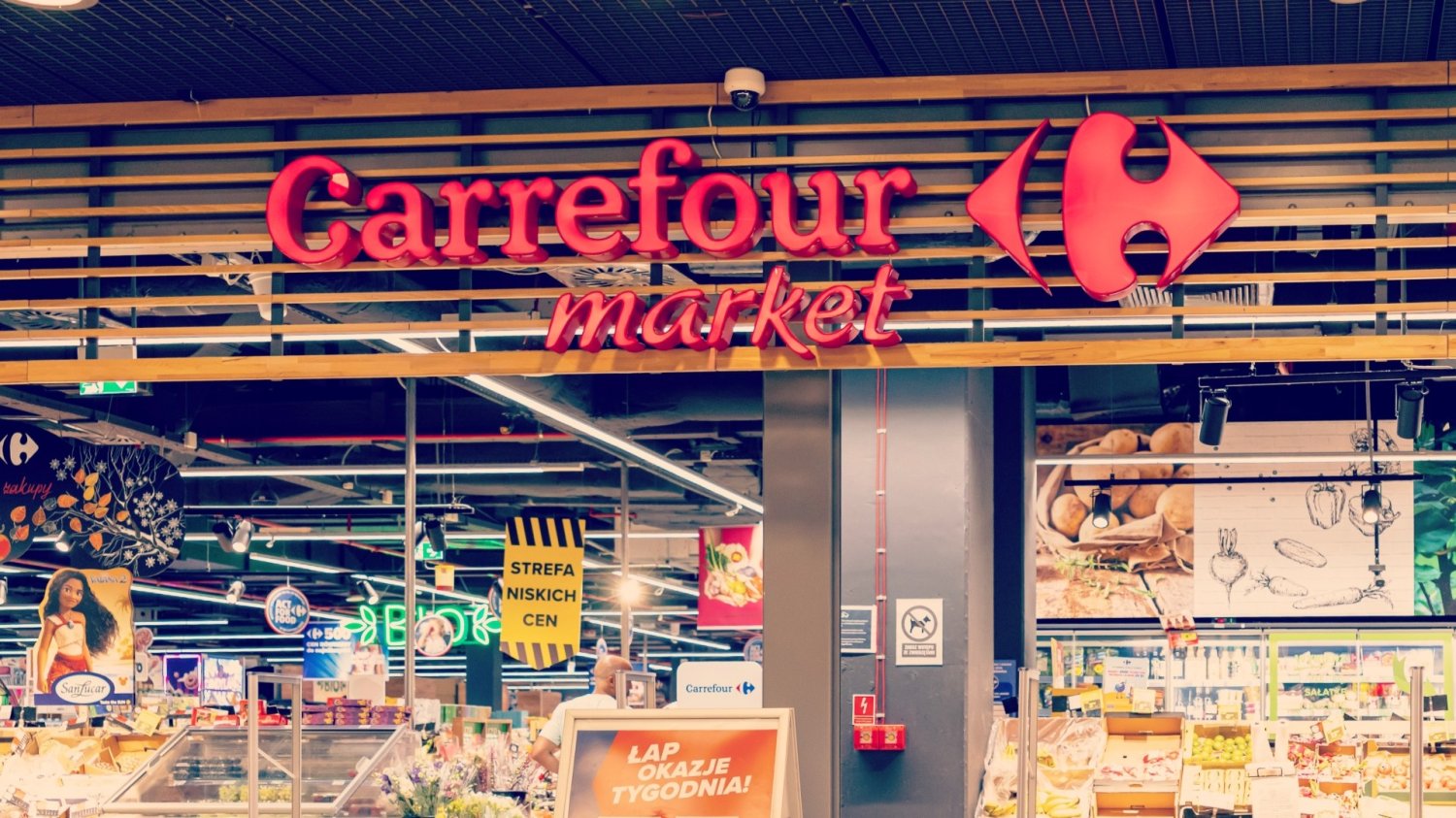 Wejście do sklepu Carrefour.