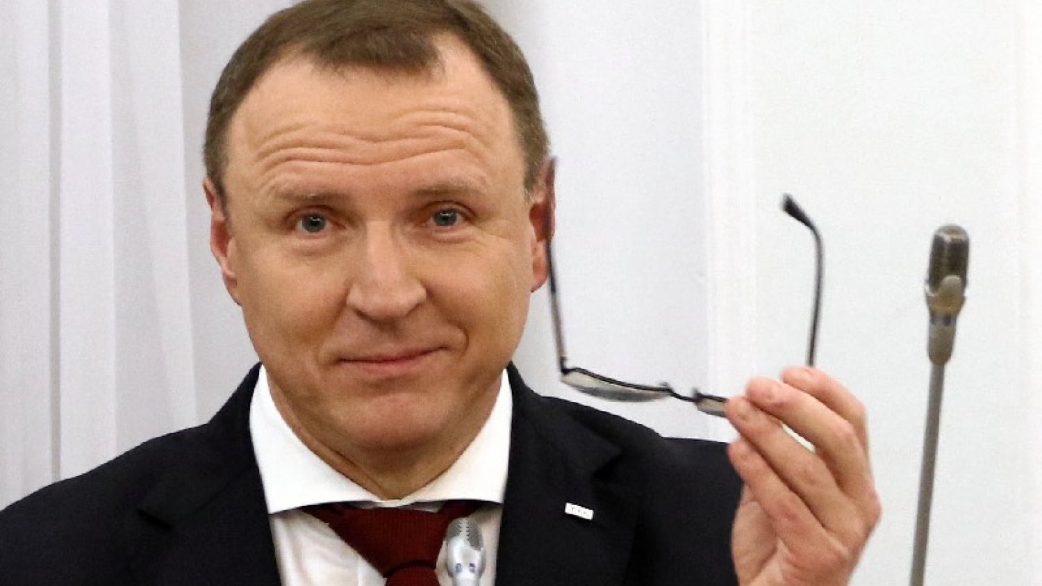 TVP pod kierownictwem Jacka Kurskiego zamierza przeznaczyć 10 mln zł na nagrody, choć bez dotacji z budżetu państwa nie zdołałaby wypracować zysku w 2020 r.