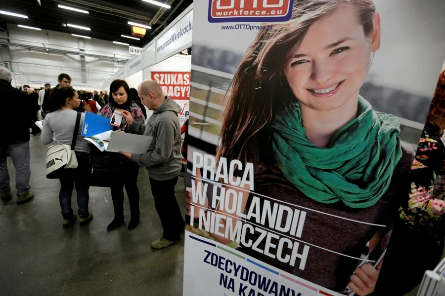 Manipulować można nawet danymi z rynku pracy.