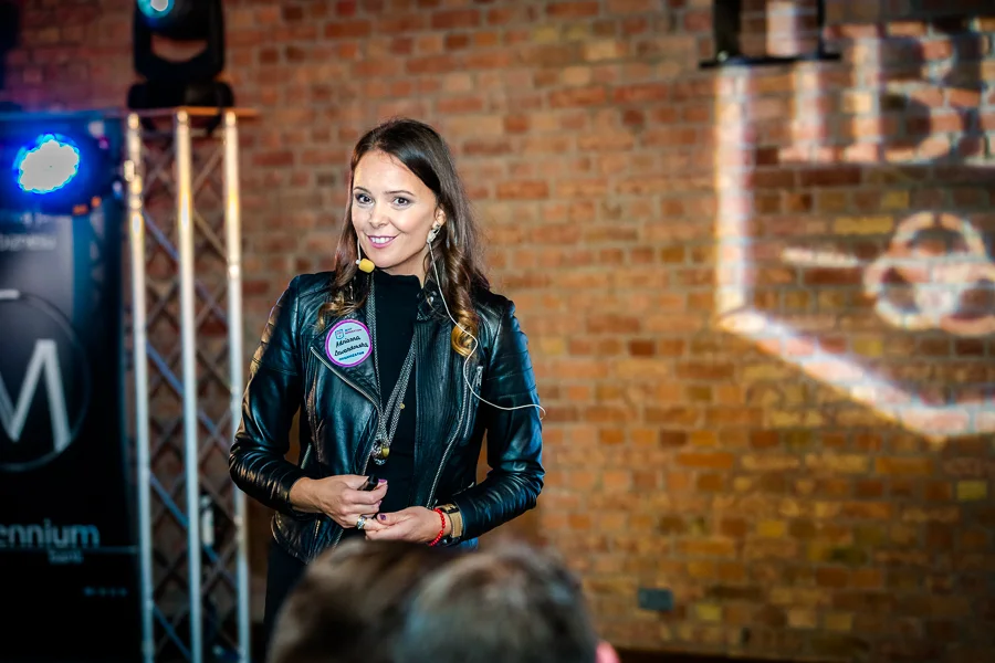 dr Adrianna Lewandowska podczas prelekcji na Kongresie Next Generation, www.nextg.pl