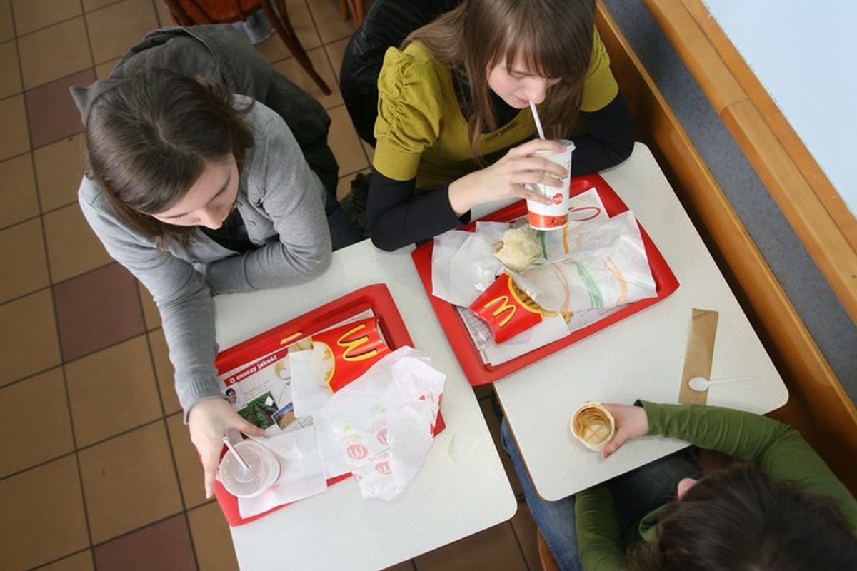 W wybranych restauracjach McDonald's w całej Polsce przez 20 dni będzie można przetestować papierowe słomki do napojów.