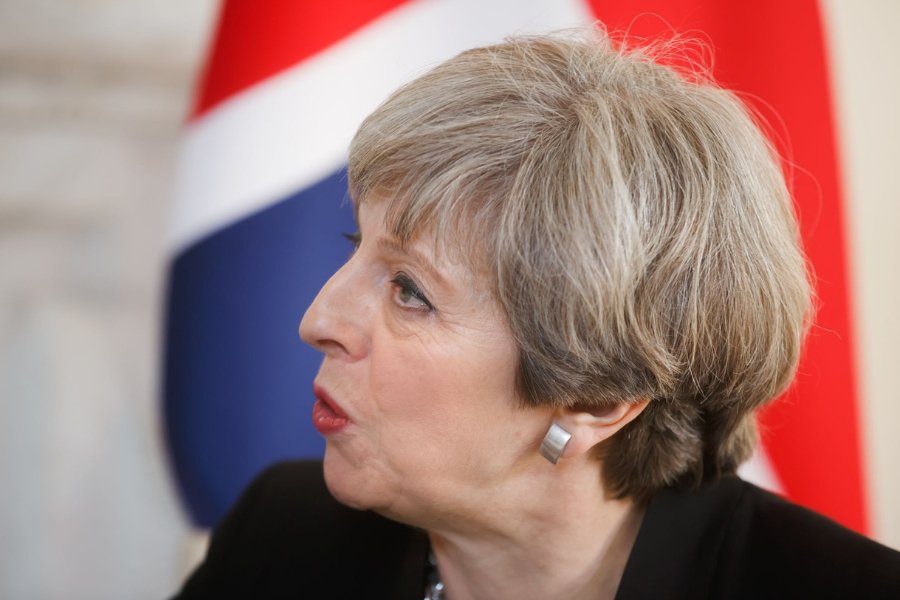 Theresa May, szefowa brytyjskiego rządu, zdołała zapewnić poparcie ministrów dla porozumienia z UE. Ale może się to dla niej skończyć głosowaniem nad wotum nieufności.