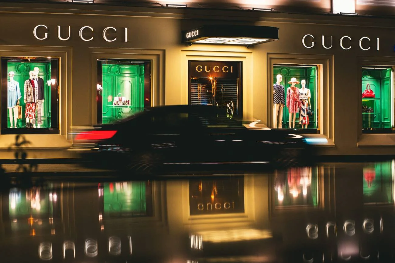 Hakerzy uderzyli w znane modowe marki. Wyciekły dane klientów Hakerzy uderzyli w Gucci, Balenciagę i Alexander McQueen.
