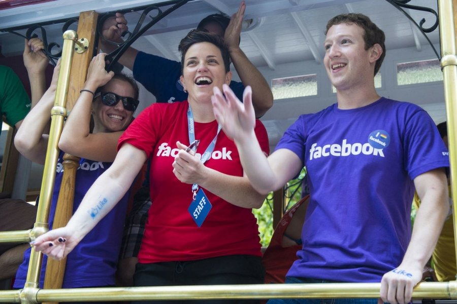 Mark Zuckerberg chce opatentować okulary do rozszerzonej rzeczywistości.