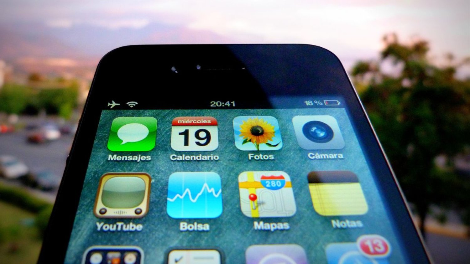 Sprzedaż iPhonów spada w porównaniu z poprzednim rokiem