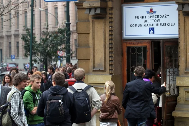 Studenci z legitymacją mogą liczyć na 50 procentową zniżkę w komunikacji miejskiej