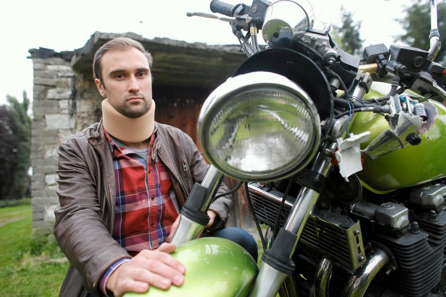 Piotr Litewka, motocyklista z Katowic, który poszukiwał świadków swojego wypadku.
