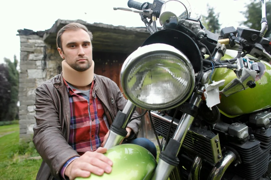 Piotr Litewka, motocyklista z Katowic, który poszukiwał świadków swojego wypadku.