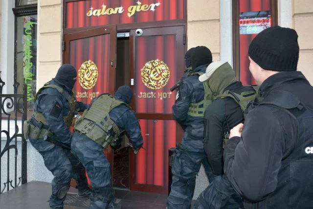 Nowe służby skarbowe w akcji; nalot na pseudokasyno w Szczecinie