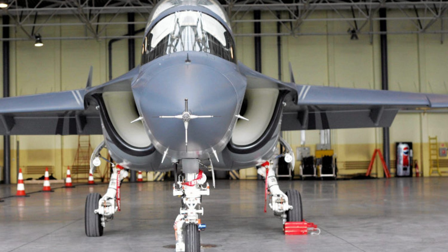 M-346 zastąpią wysłużone Iskry w procesie szkolenia pilotów.