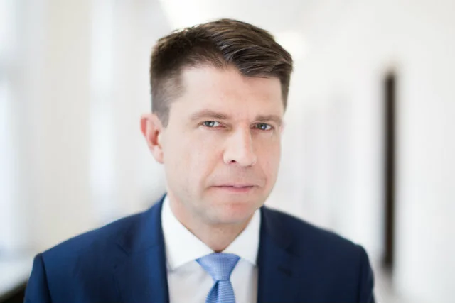 Ryszard Petru nie chce likwidacji 500+, ale mówi, że wyłączy z tego programu bogatych.