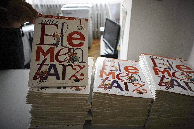Dotychczas rząd na opracowanie i dystrybucję darmowego podręcznika dla uczniów szkół podstawowych wydał niemal 24 mln zł.