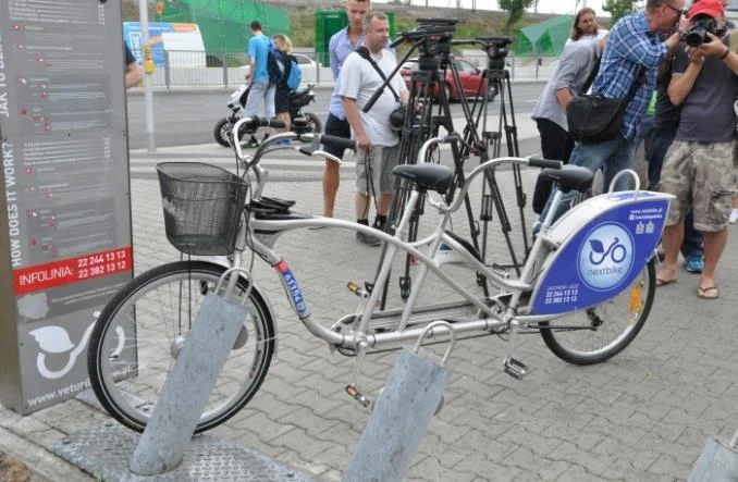 Na początku lipca firma Nextbike, operator systemu roweru miejskiego w Warszawie, wprowadziła 10 rowerów dwuosobowych, tzw. "tandemów".