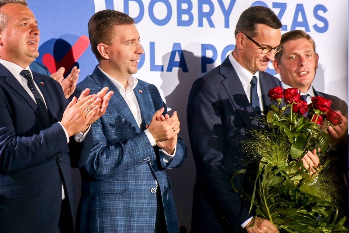 Poseł PiS Łukasz Schreiber, minister w Kancelarii Premiera, wierzy, że dzięki determinacji swojego szefa "uratują polskie firmy i miejsca pracy".