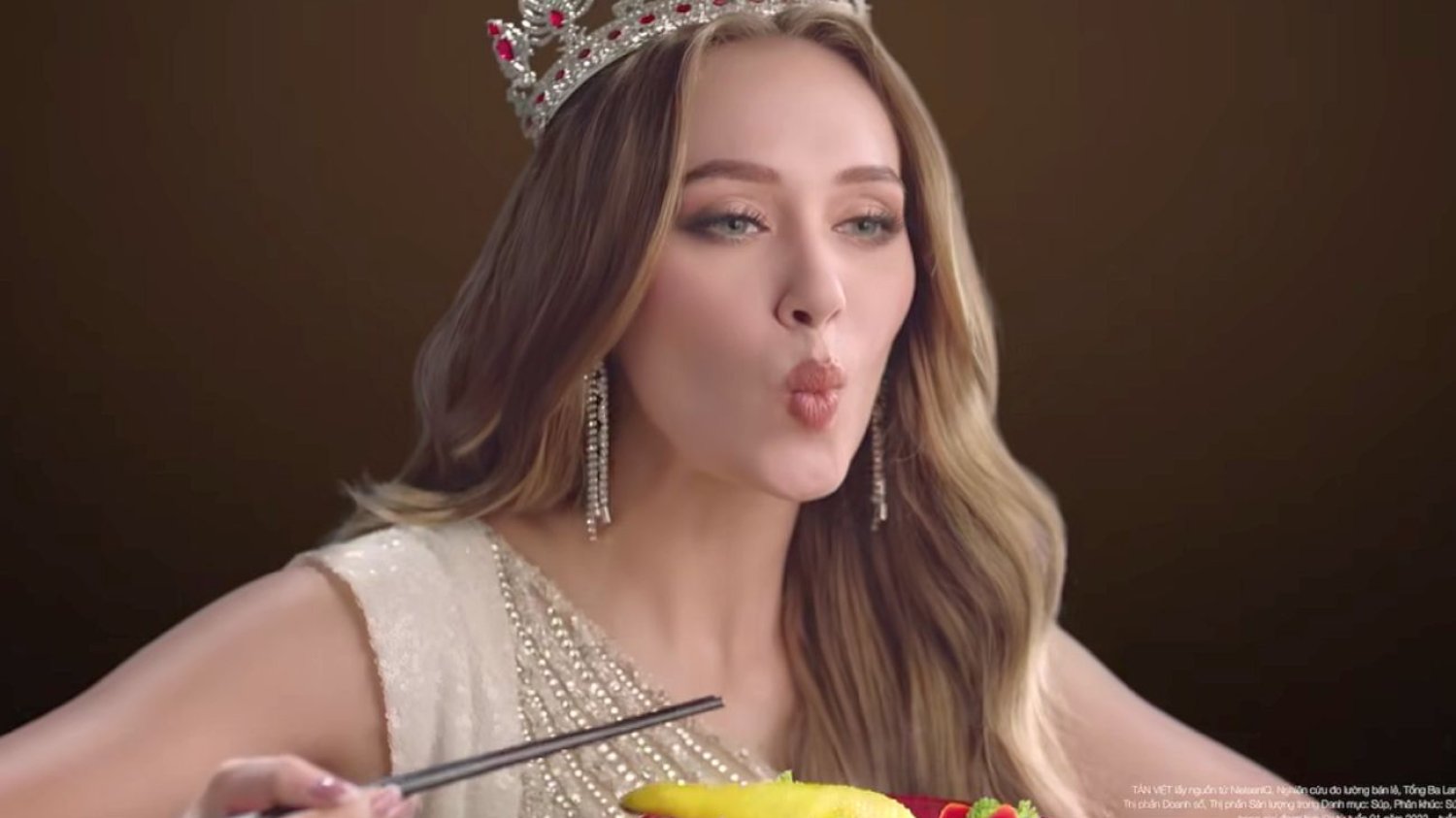 Miss Polski reklamuje w Wietnamie zupki błyskawiczne? To nic dziwnego!