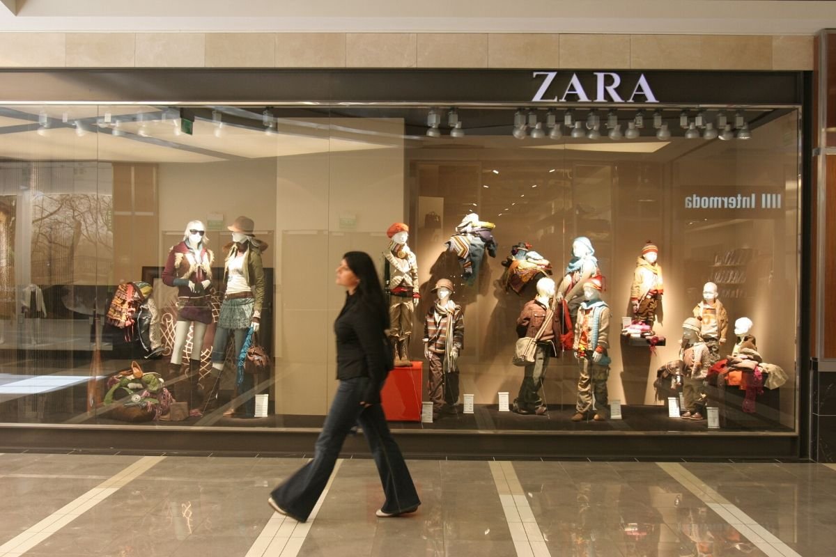 Wyprzedaże w sklepach grupy Inditex. Prawdopodobnie może zostać zamkniętych 1400 lokali.