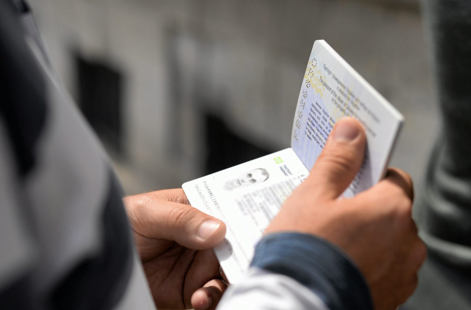 Polak i Ukrainiec werbowali ludzi do niewolniczej pracy w lokalach gastronomicznych. Postawiono im już zarzuty