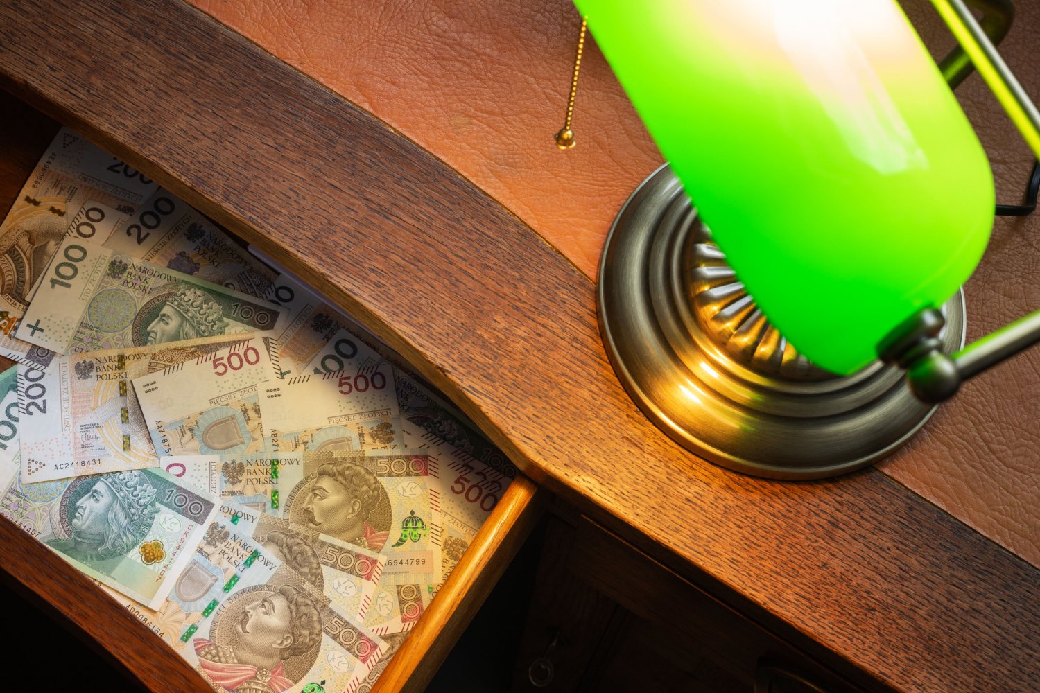 ZUS czy IKE? Przed tą decyzją stoi wielu Polaków.