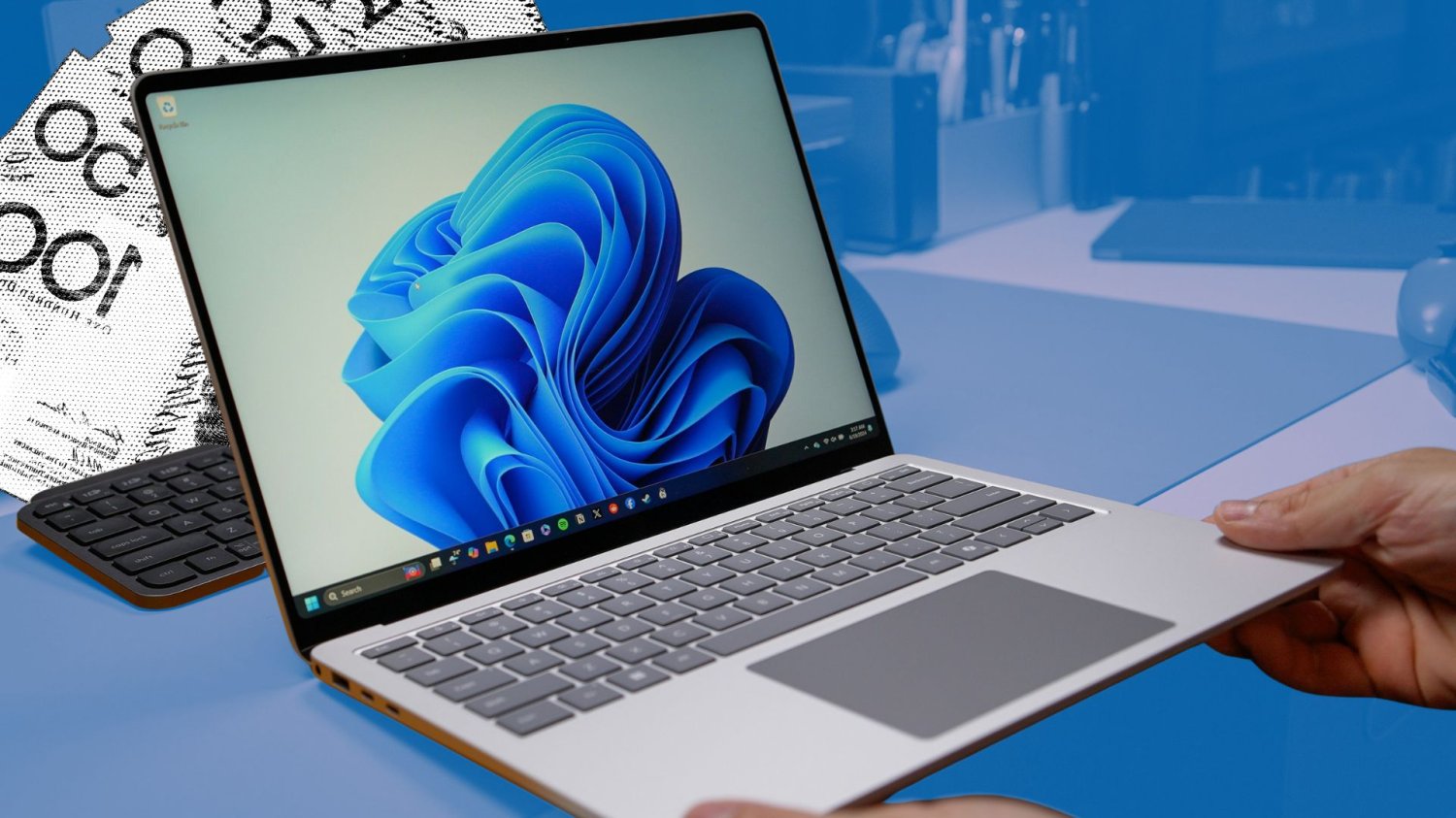 Laptop z Windows 11 i australijskie dolary w tle. Australijski urząd pozywa Microsoft o wprowadzanie konsumentów w błąd na tle ukrytej opcji subskrypcji.