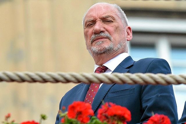 Minister Obrony Narodowej, Antoni Macierewicz chce kupić wojsku specjalny pociąg