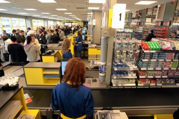 W supermarkecie zarobisz więcej niż w sali sądowej.