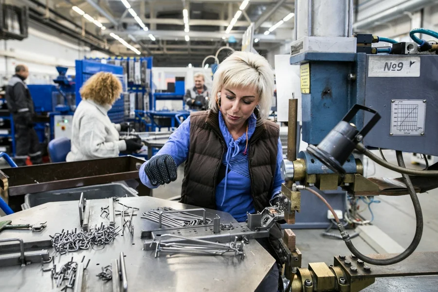 Pracownicy, którzy decydują się na zmianę pracy, zarabiają więcej.