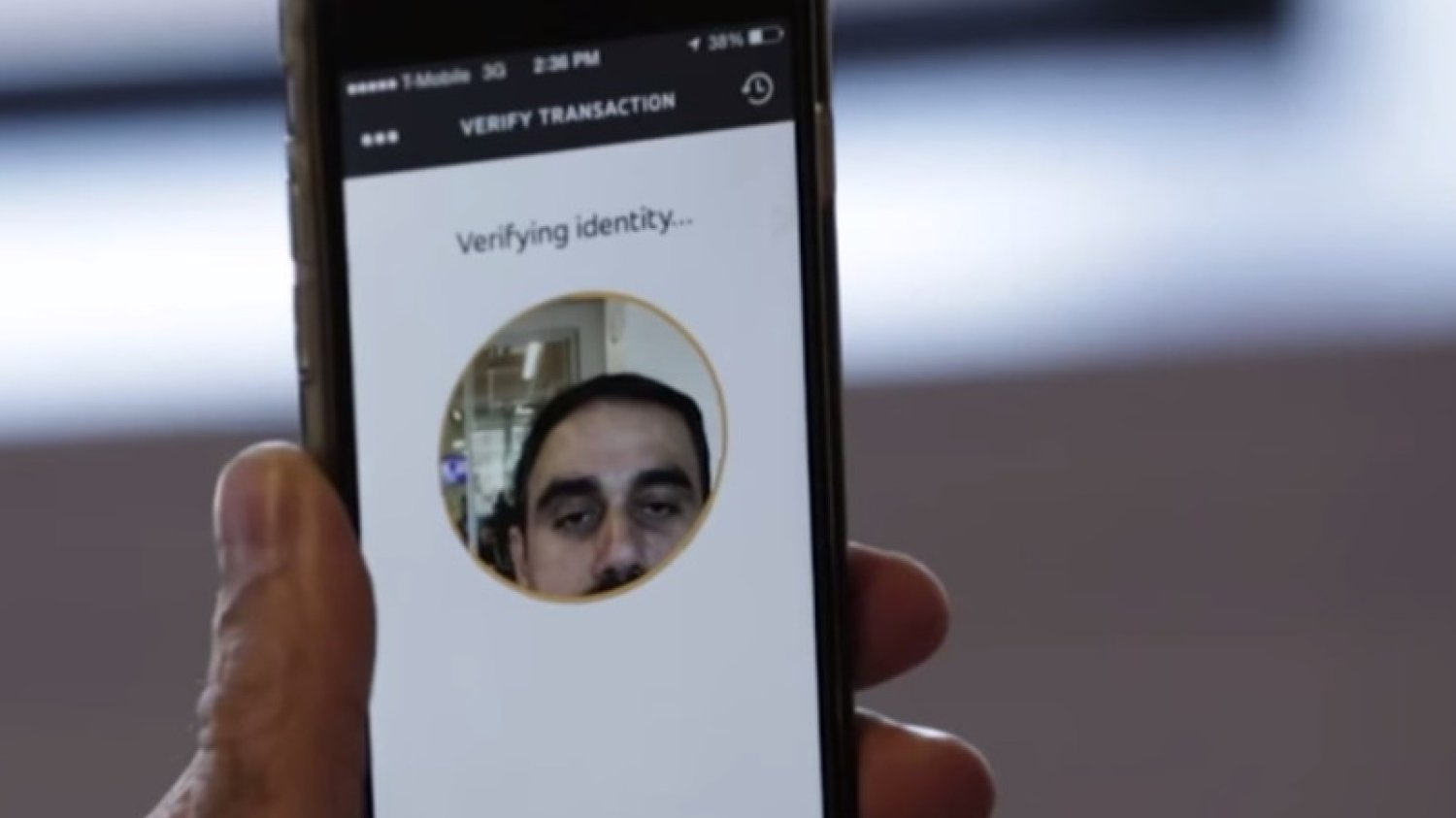 Za pomocą selfie...będziesz mógł zapłacić za zakupy. Mastercard testuje skanowanie twarzy jako metodę płatności.