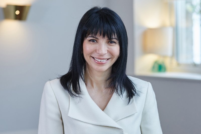 Z Angelą Cretu, dyrektor generalną Avon, rozmawiamy o wpływie pandemii na funkcjonowanie firmy kosmetycznej, kampanii Watch Me, a także wsparciu marki dla konsultantek Avon i kobiet na całym świecie.