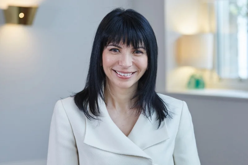 Z Angelą Cretu, dyrektor generalną Avon, rozmawiamy o wpływie pandemii na funkcjonowanie firmy kosmetycznej, kampanii Watch Me, a także wsparciu marki dla konsultantek Avon i kobiet na całym świecie.