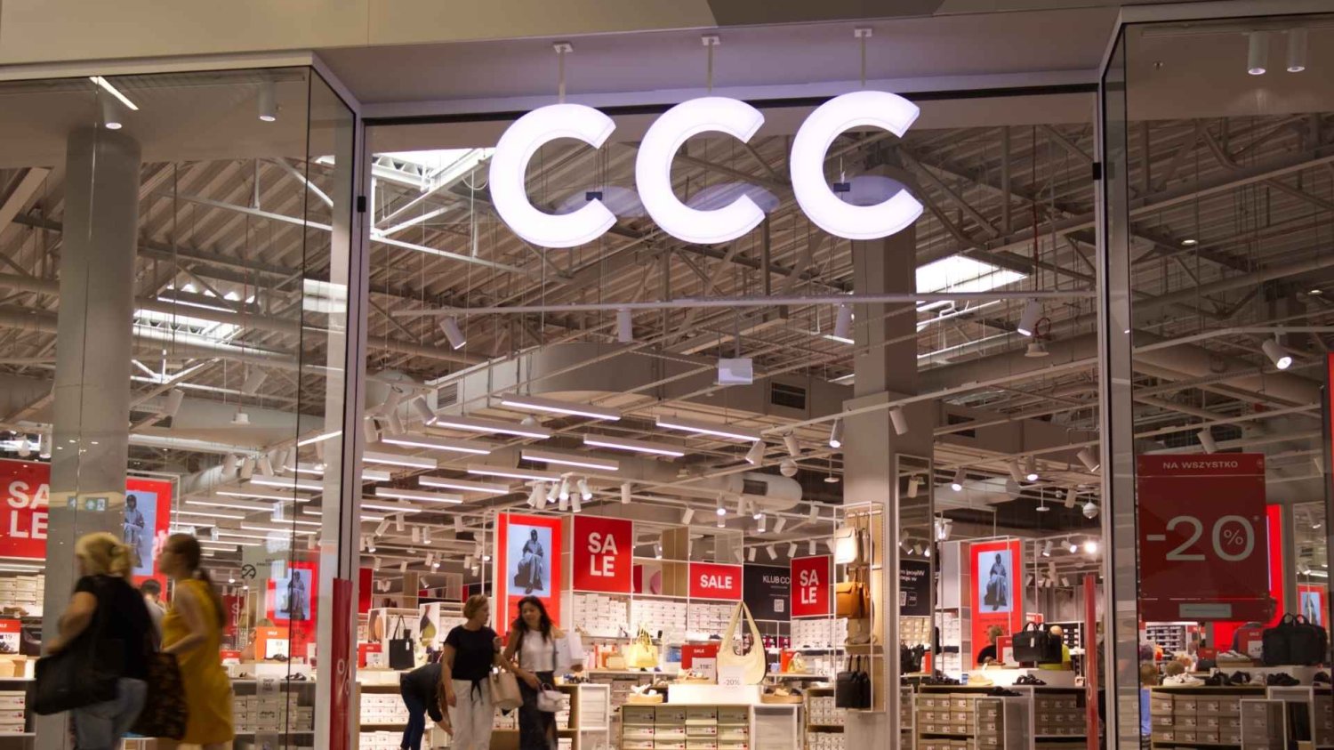 Gigant CCC przejmuje MKRI. Polska sieć rośnie w siłę.