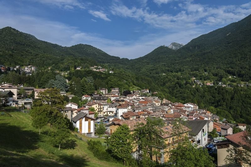 Esino Lario to niewielka wioska we Włoszech, która w niecodzienny sposób zbiera pieniądze