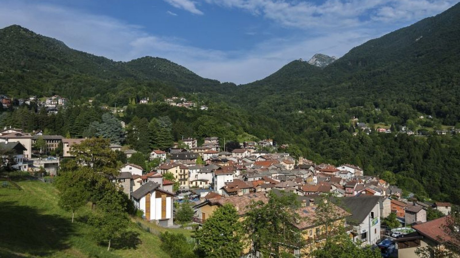 Esino Lario to niewielka wioska we Włoszech, która w niecodzienny sposób zbiera pieniądze