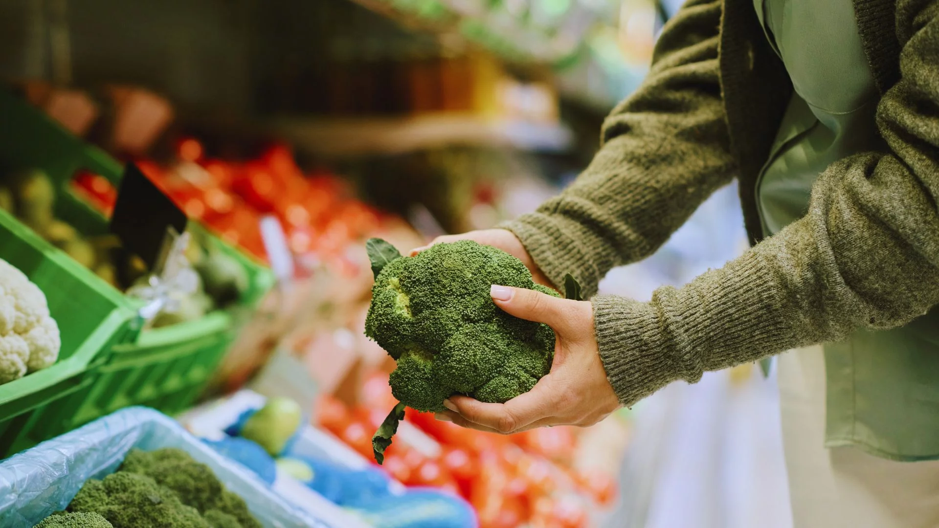 Wielka zmiana w sklepach. Od dziś nie musisz przypatrywać się owocom i warzywom