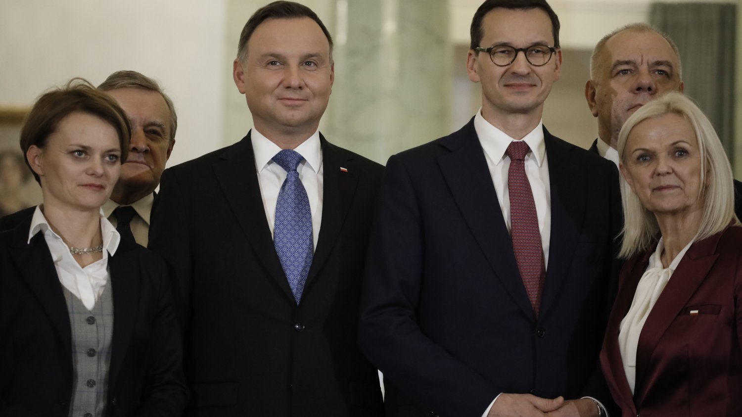 Polski rząd szykuje rozwiązania dla gospodarki i biznesu. Co swoim przedsiębiorcom zaproponowały inne państwa?