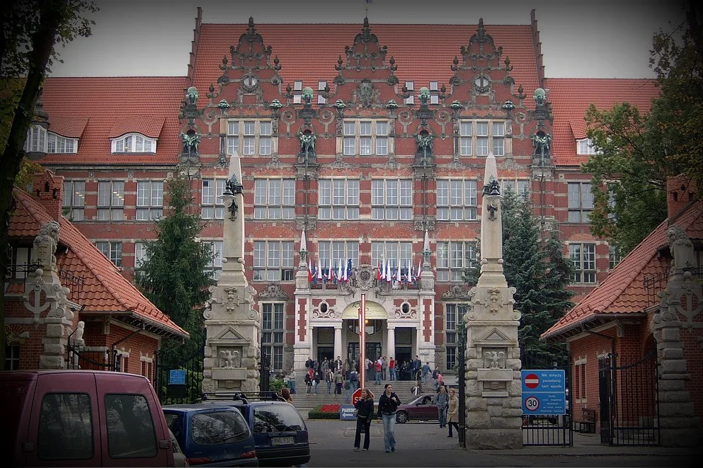 Główny gmach Politechniki Gdańskiej, przy której funkcjonuje Centrum Technologii Energetycznych, w którym prowadzone są badania z zakresu nowoczesnych technologii w energetyce