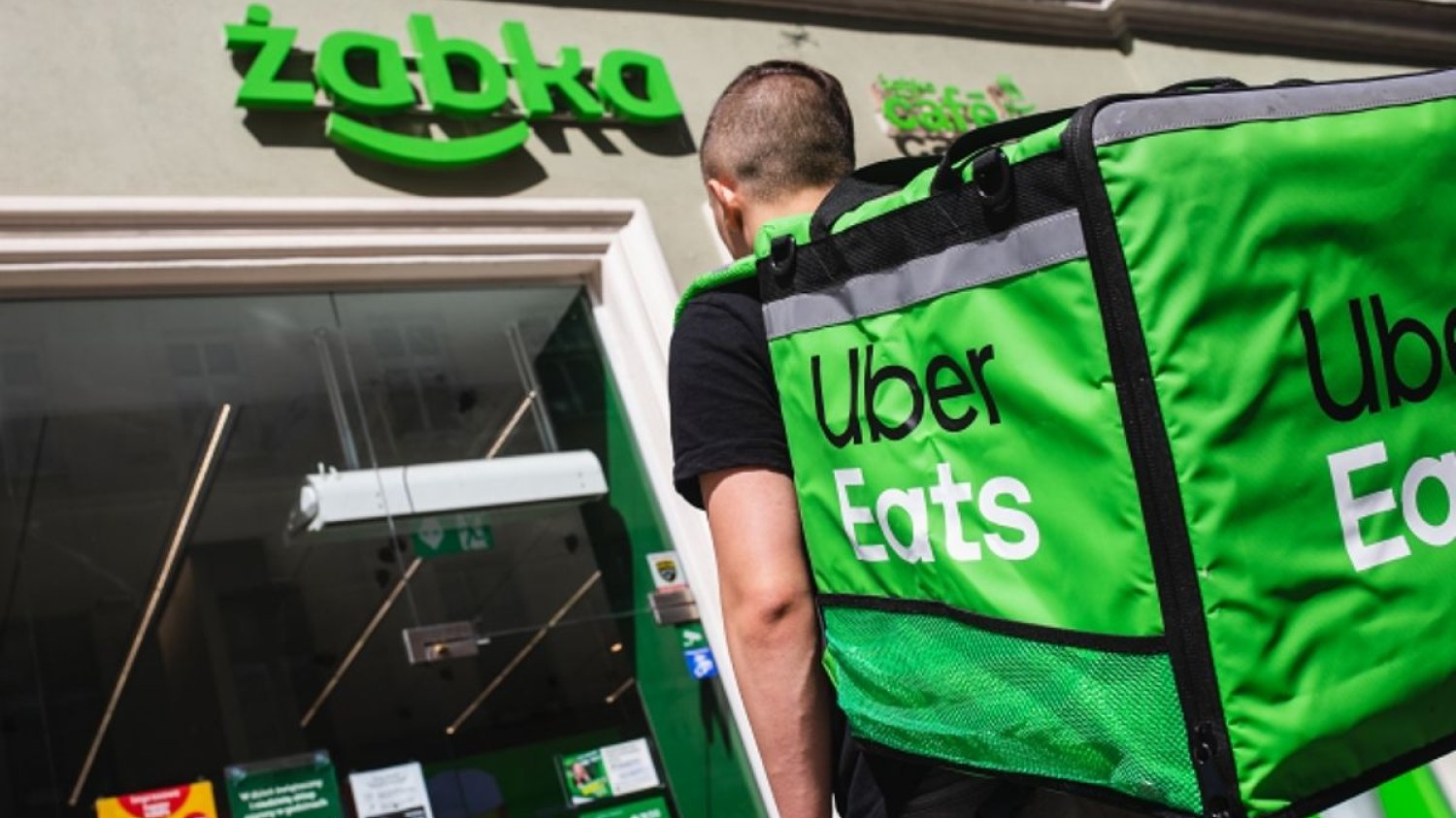 Uber Eats dostarczy produkty z Żabki prosto do twojego domu.