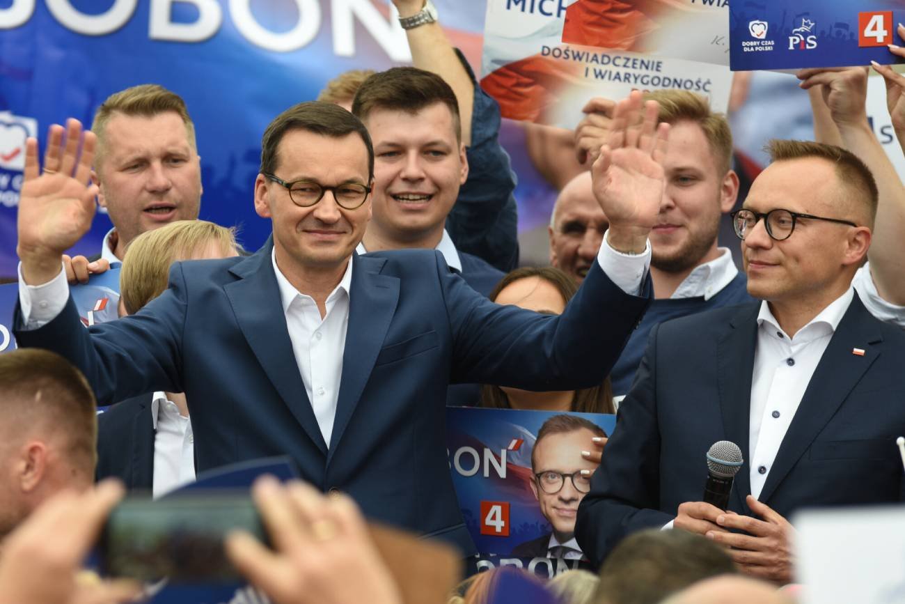 Mateusz Morawiecki, z prawej Artur Soboń