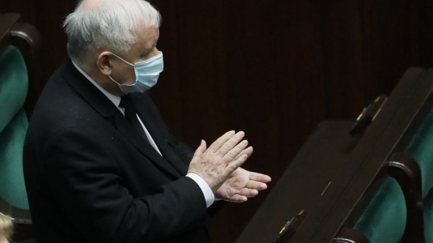 Darmowe testy COVID-19 na życzenie to zaskakujący przywilej polityków.