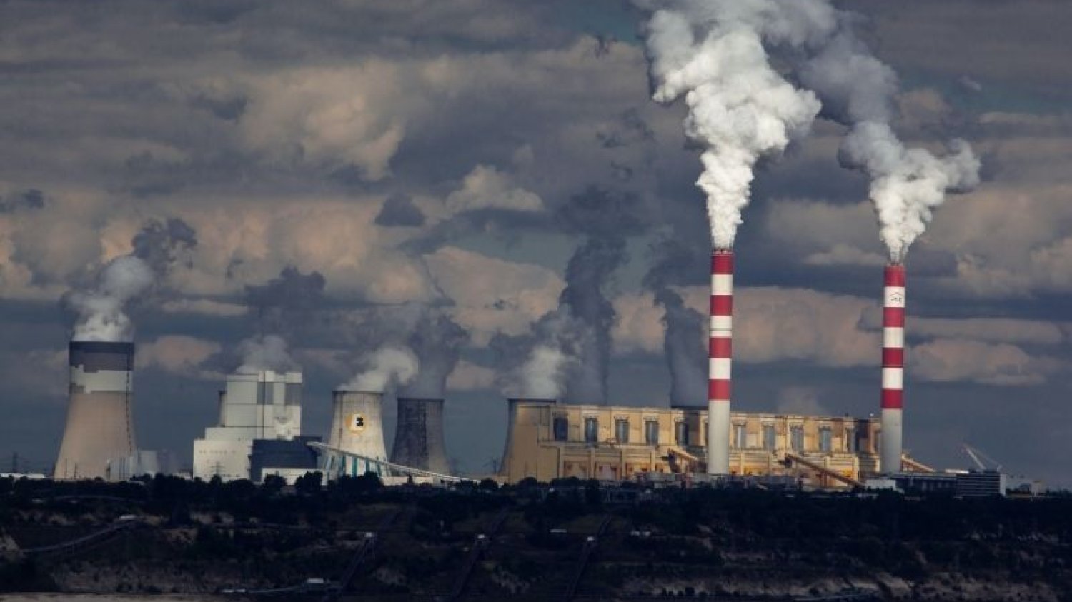 Kraje UE postanowiły zwiększyć cel ograniczenia emisji CO2 do 2030 roku.