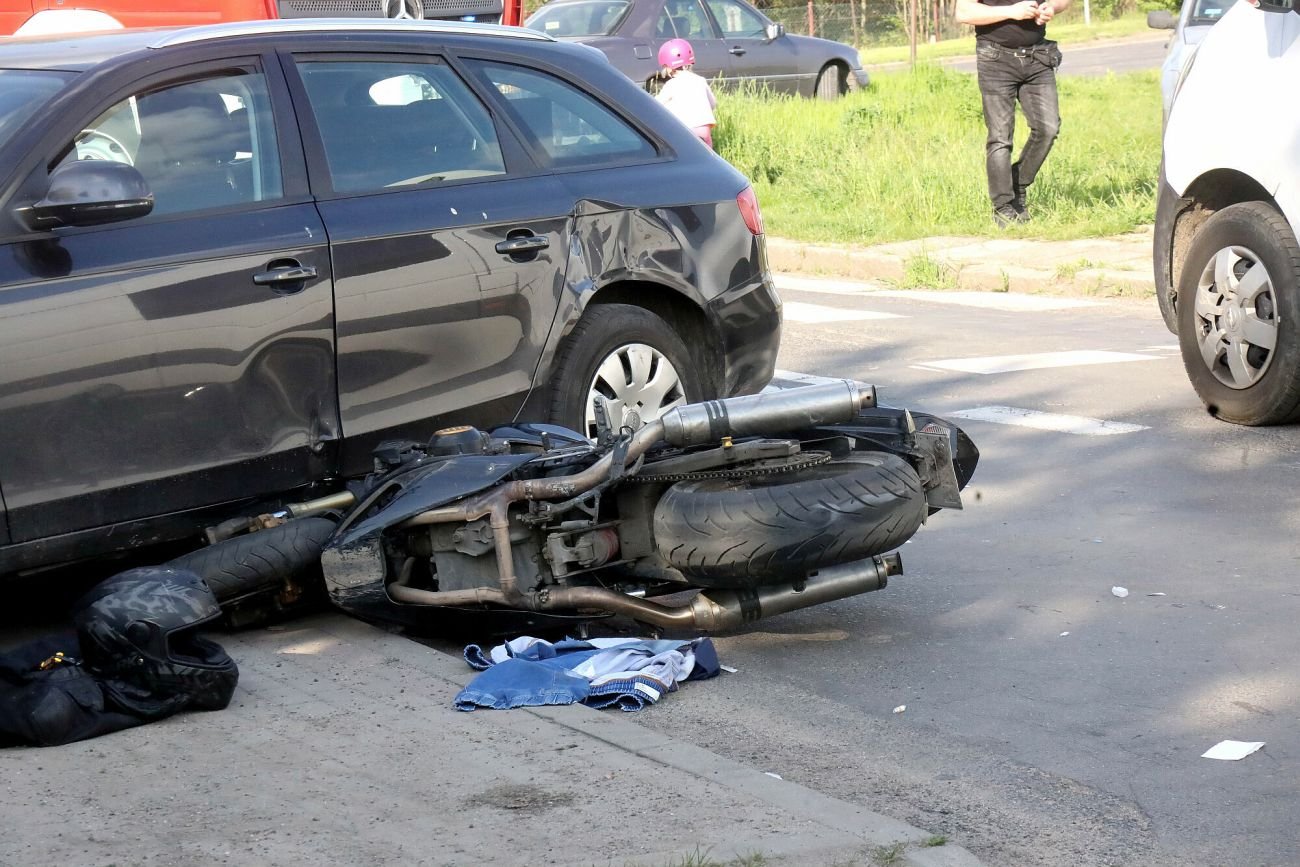 Kierująca tym samochodem miała 2 promile, gdy rozjeżdżała motocyklistę. Według nowych przepisów straciłaby samochód