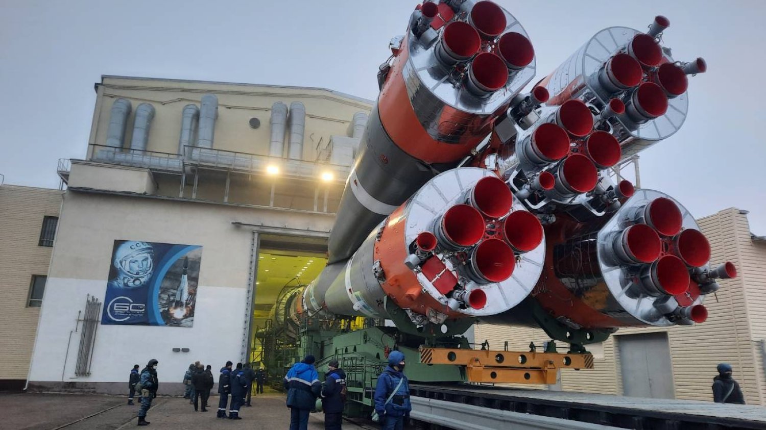 Rosyjska rakieta przed startem z platformy Roscosmos