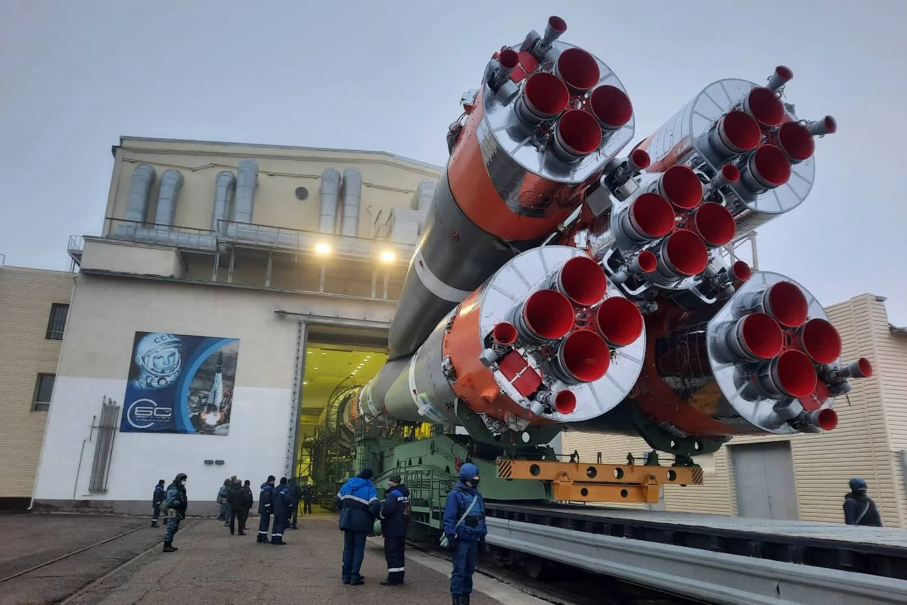 Rosyjska rakieta przed startem z platformy Roscosmos