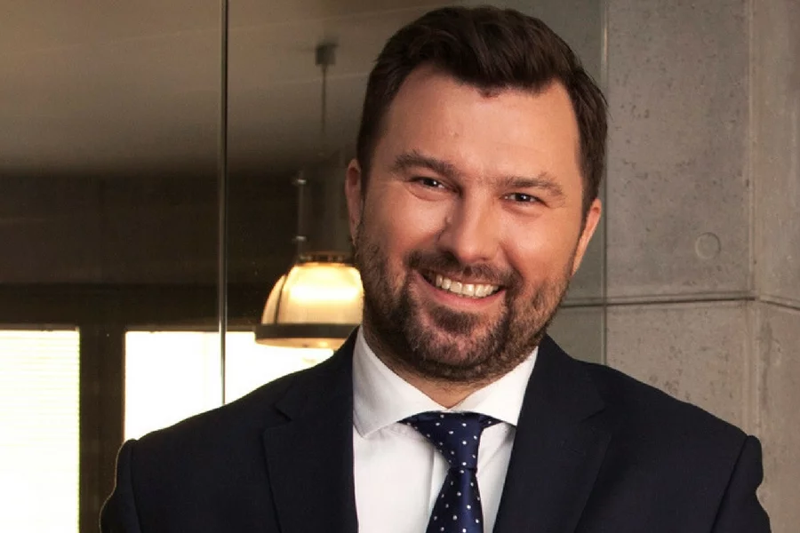Nasza rola polega na doradzaniu i rekomendowaniu pewnych ruchów i decyzji, tak, żeby system był funkcjonalny, miał określoną skalę.
