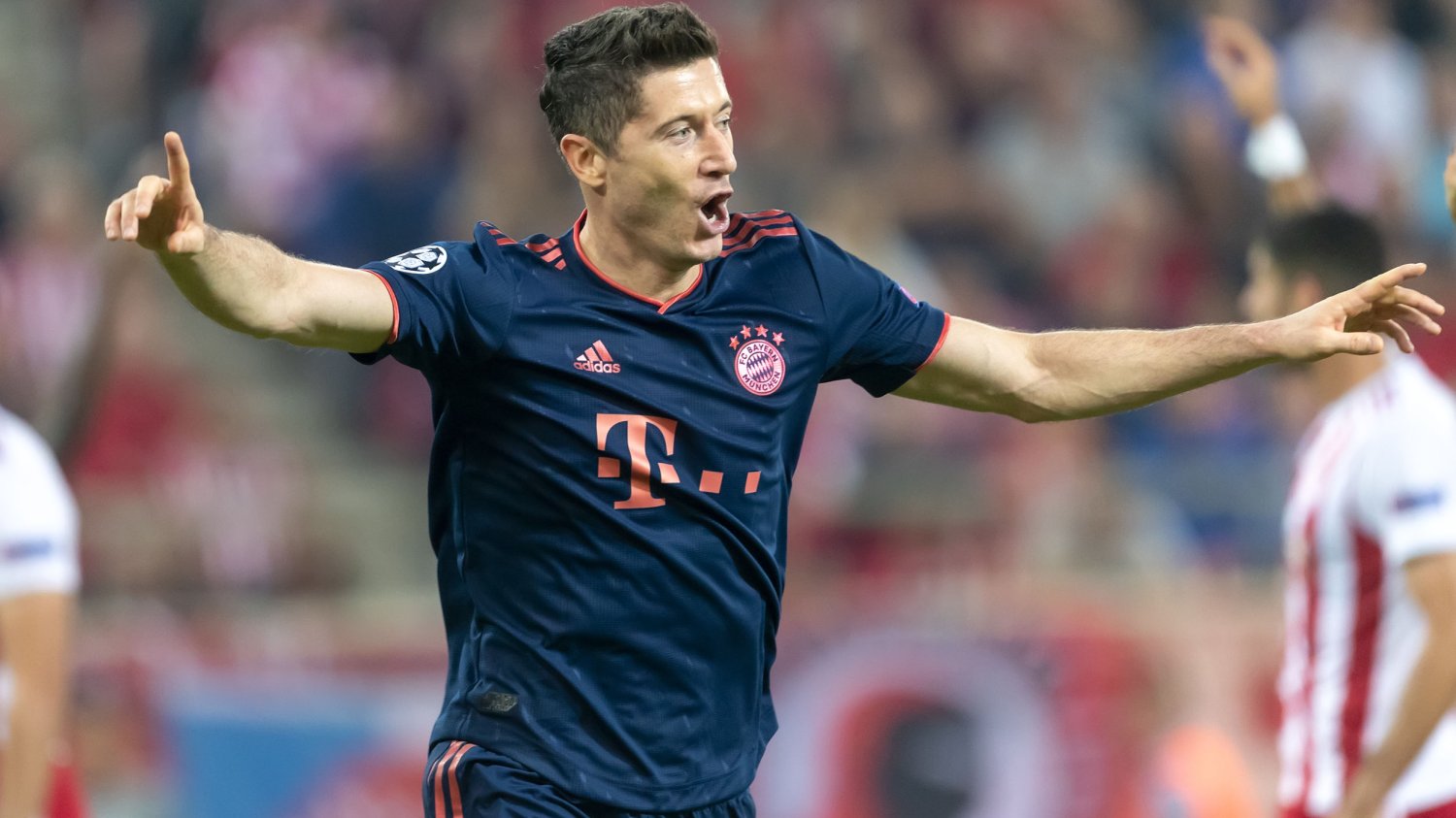 Rząd chce, żeby Robert Lewandowski płacił podatki w Polsce.