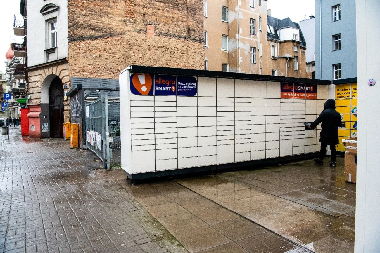 Poznań wyrzuca automaty paczkowe postawione bez wymaganych zgód
